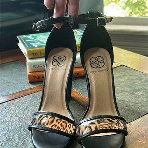 Daisy Fuentes Black and Brown Heels Elegant Design